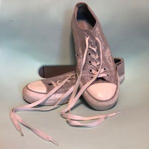 📚 Silver Metallic Converse